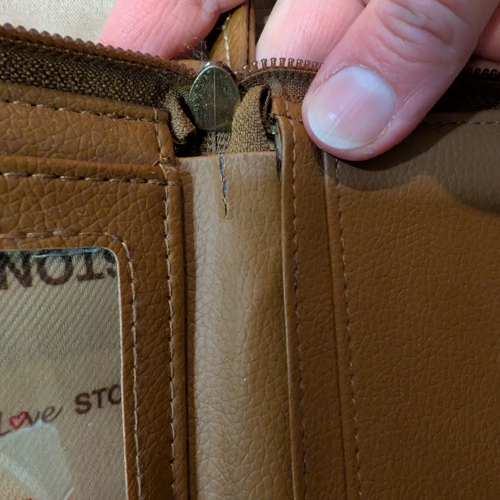 Stone Mountain Pebble Double Zip Around Wallet With Leather, EUC!